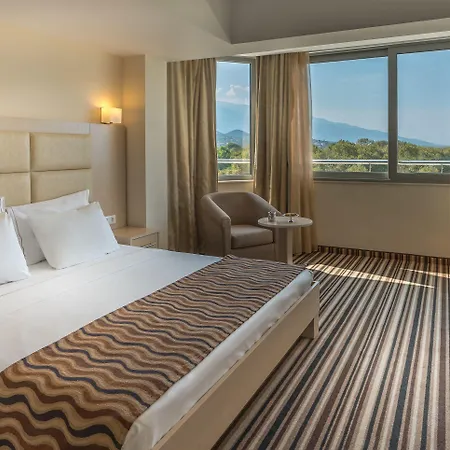 אתר נופש Cronwell פלטמונס