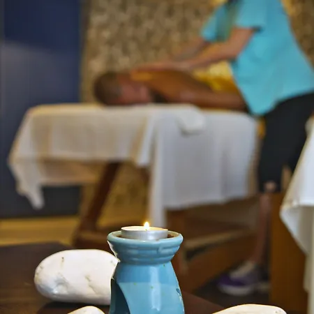 אתר נופש Cronwell פלטמונס