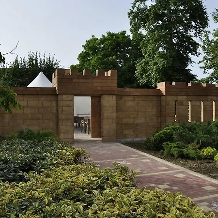 Cronwell אתר נופש פלטמונס