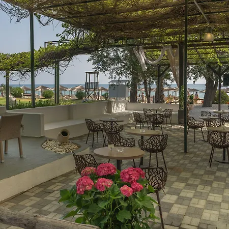 Cronwell אתר נופש 5*