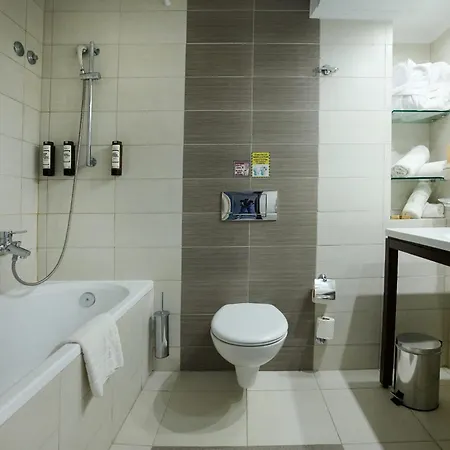 Cronwell 5* بلاتامونيس